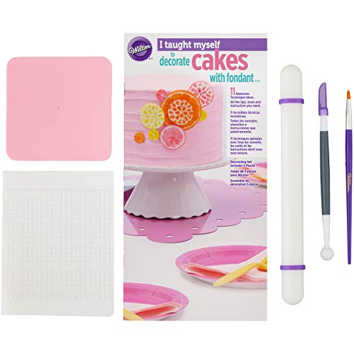 Wilton"I Taught Myself To Decorate Cakes With Fondant