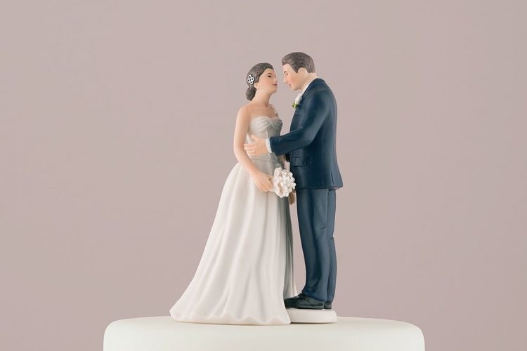 Wedding Cake Ornaments  – Fad or Passion?